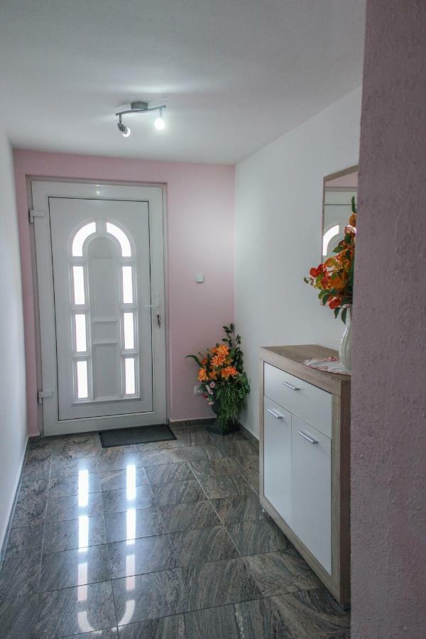Apartman Marta Banka Экстерьер фото